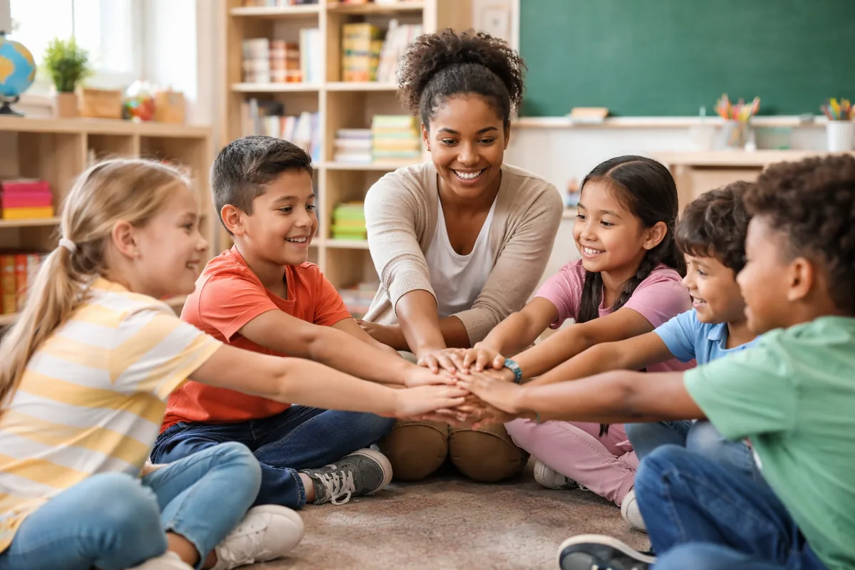 Comment développer des compétences sociales chez les enfants en milieu scolaire